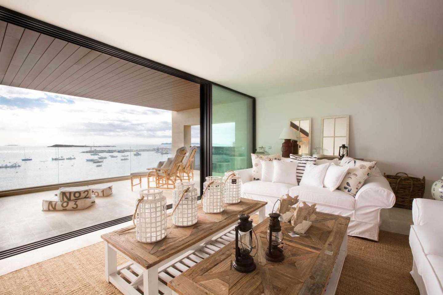 Beachfront Es Turo Apartment Colònia de Sant Jordi