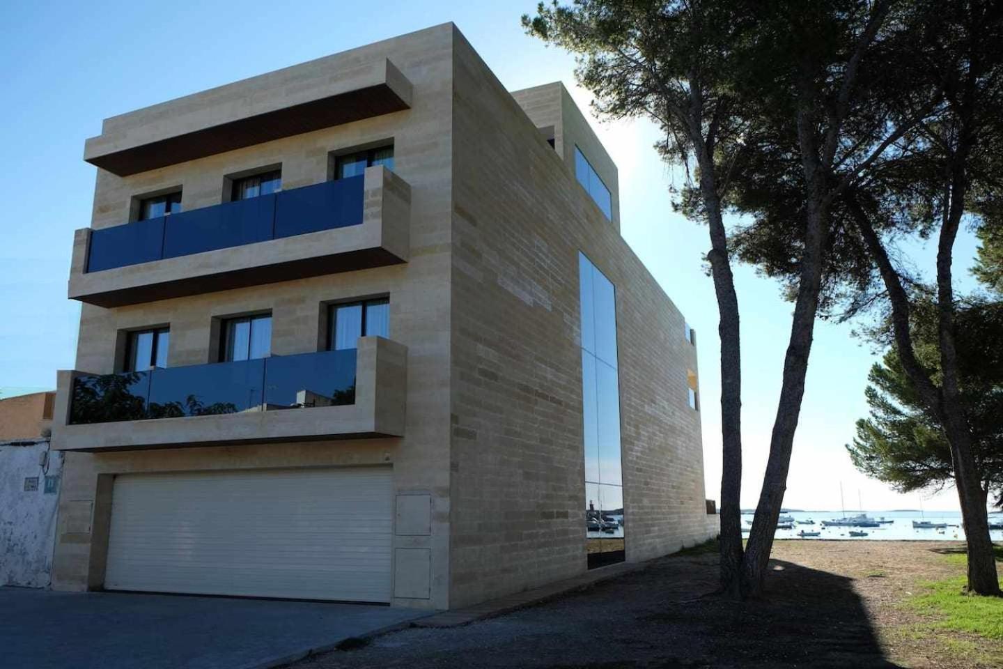 Beachfront Es Turo Appartement *